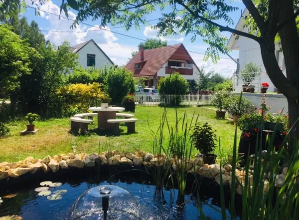Balatonlelle, kert 